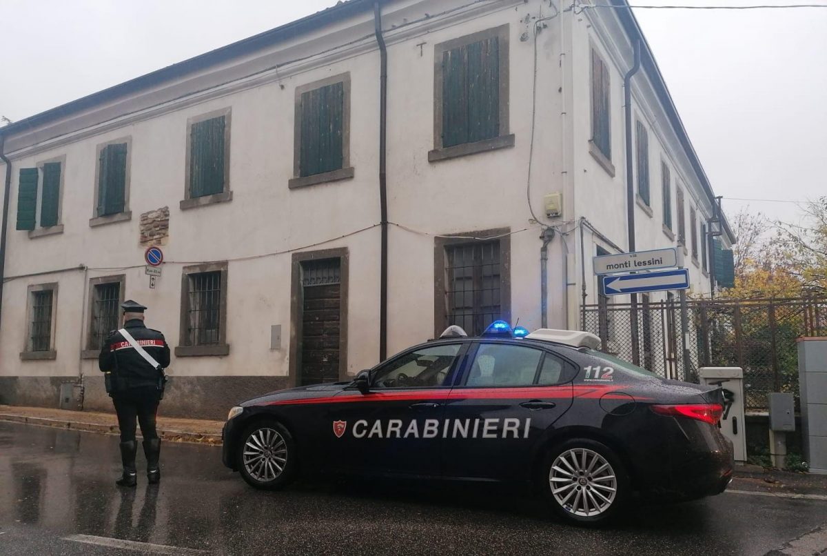 carabinieri via monti lessini verona auto rubata