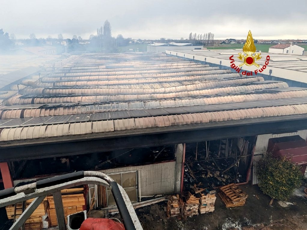 Mobilificio Villa Bartolomea incendio