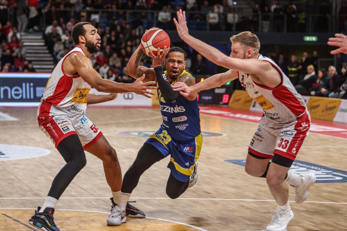 Scaligera Basket a Pesaro, Karvel Anderson