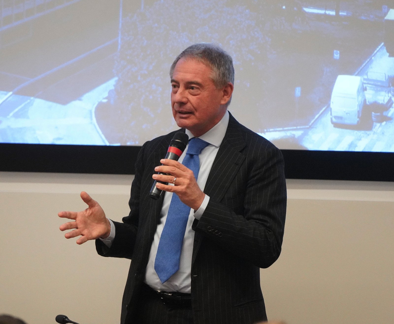 Il ministro Urso durante un incontro al Quadrante Europa di Verona a gennaio 2023