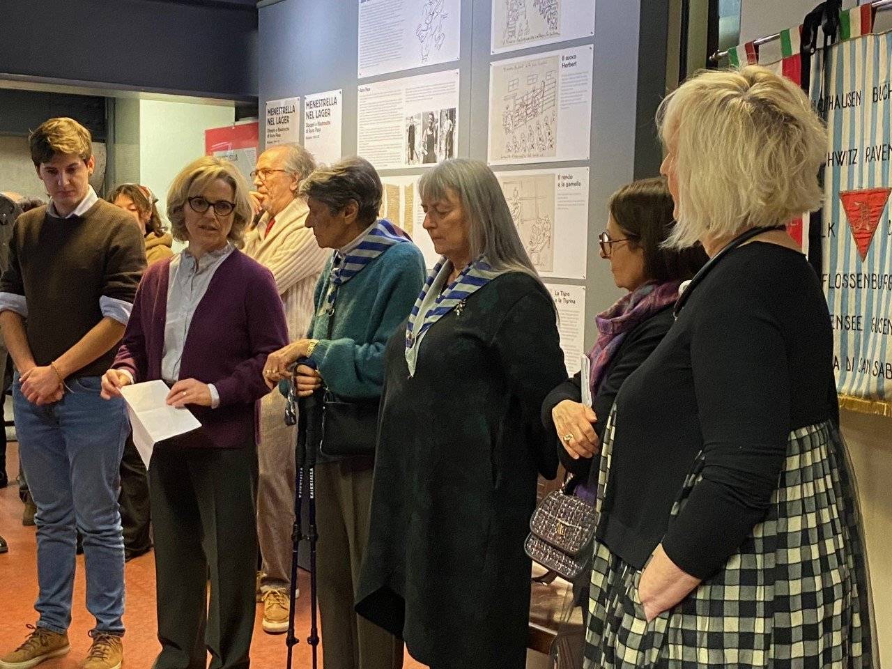 Aurelia Pasa mostra biblioteca Frinzi