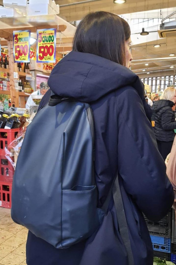 Elly Schlein zaino rubato