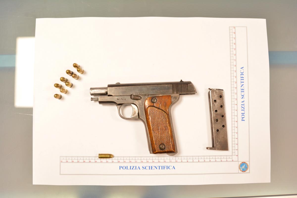Polizia di Stato - latitante pistola