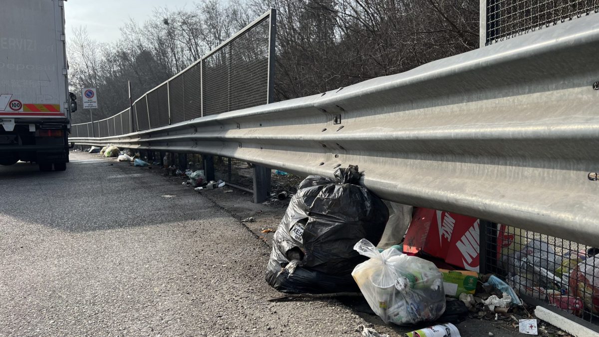Rifiuti lungo la Sr 450
