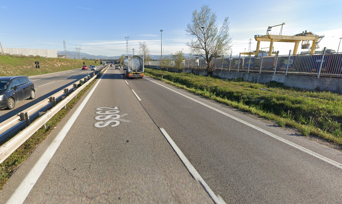 SS62 incidente Verona nord auto si ribalta