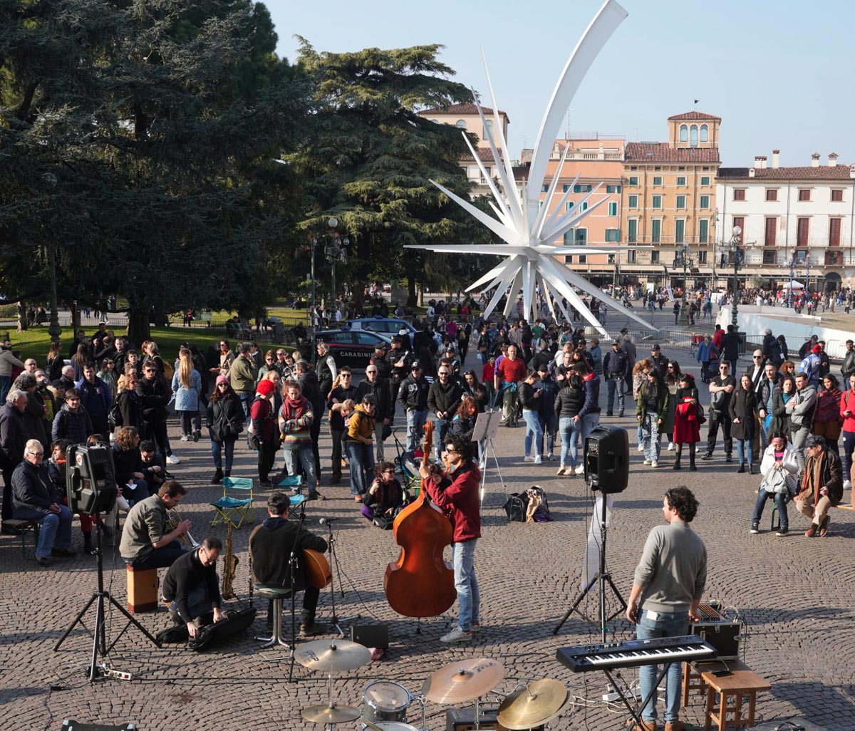 Artisti di strada - Buskers - Verona piazza Bra