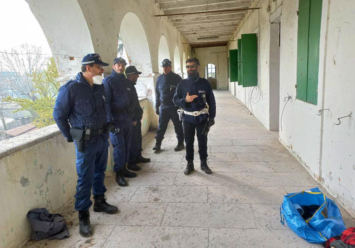 Polizia Locale Verona - Sgombero caserma RIva di Villasanta San Zeno