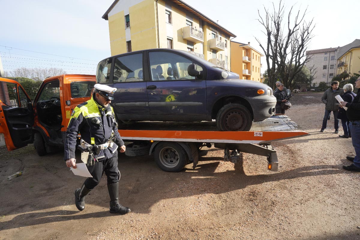Rimozioni case Agec - Polizia locale Verona