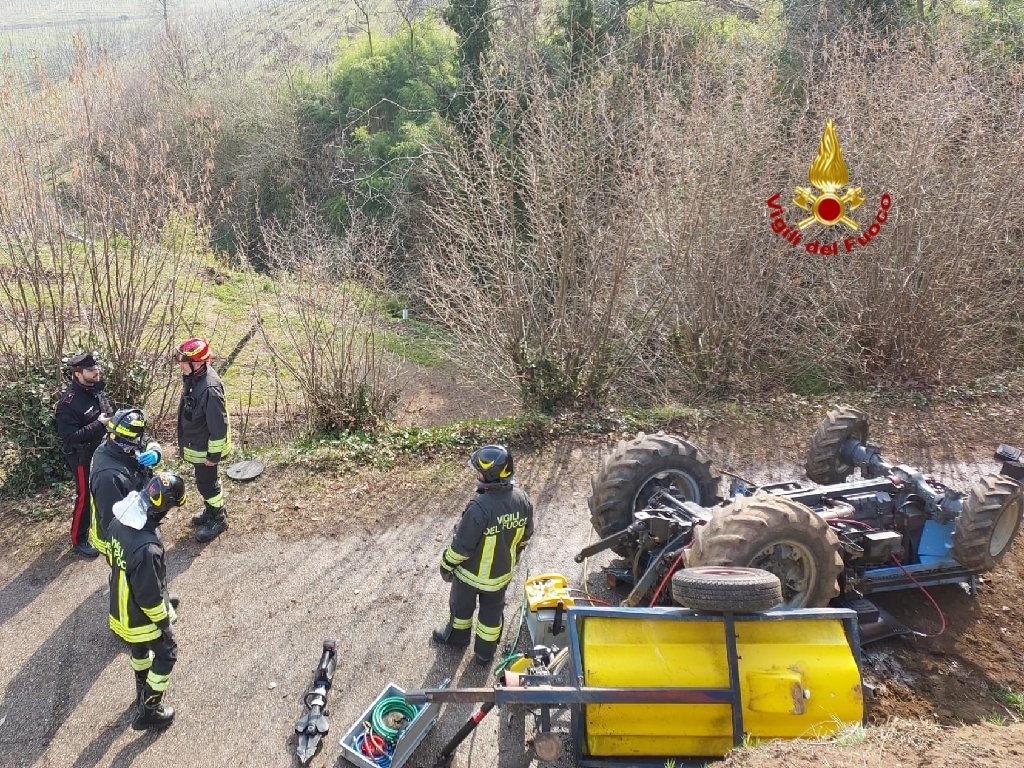 Soave trattore agricoltore