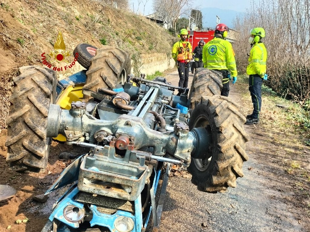 Soave trattore agricoltore
