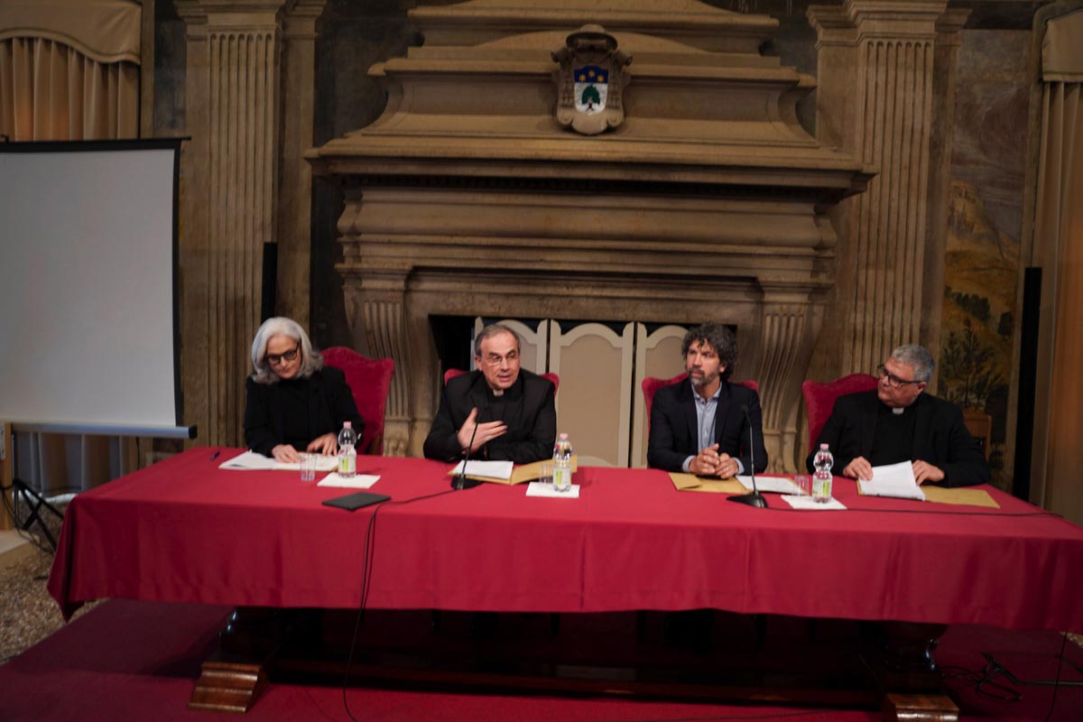 Via Crucis Arena - Vescovo Pompili, Cecilia Gasdia, Damiano Tommasi