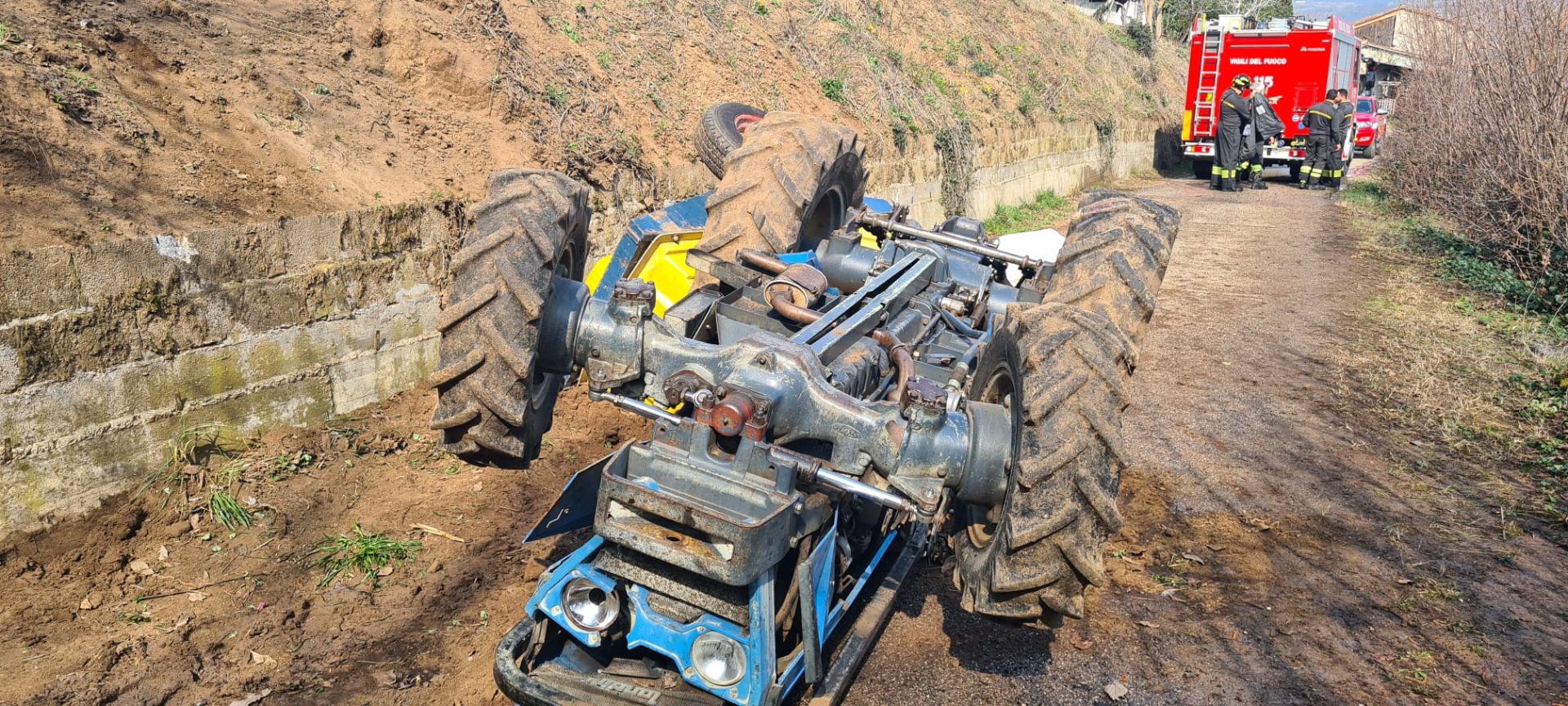 Soave trattore agricoltore