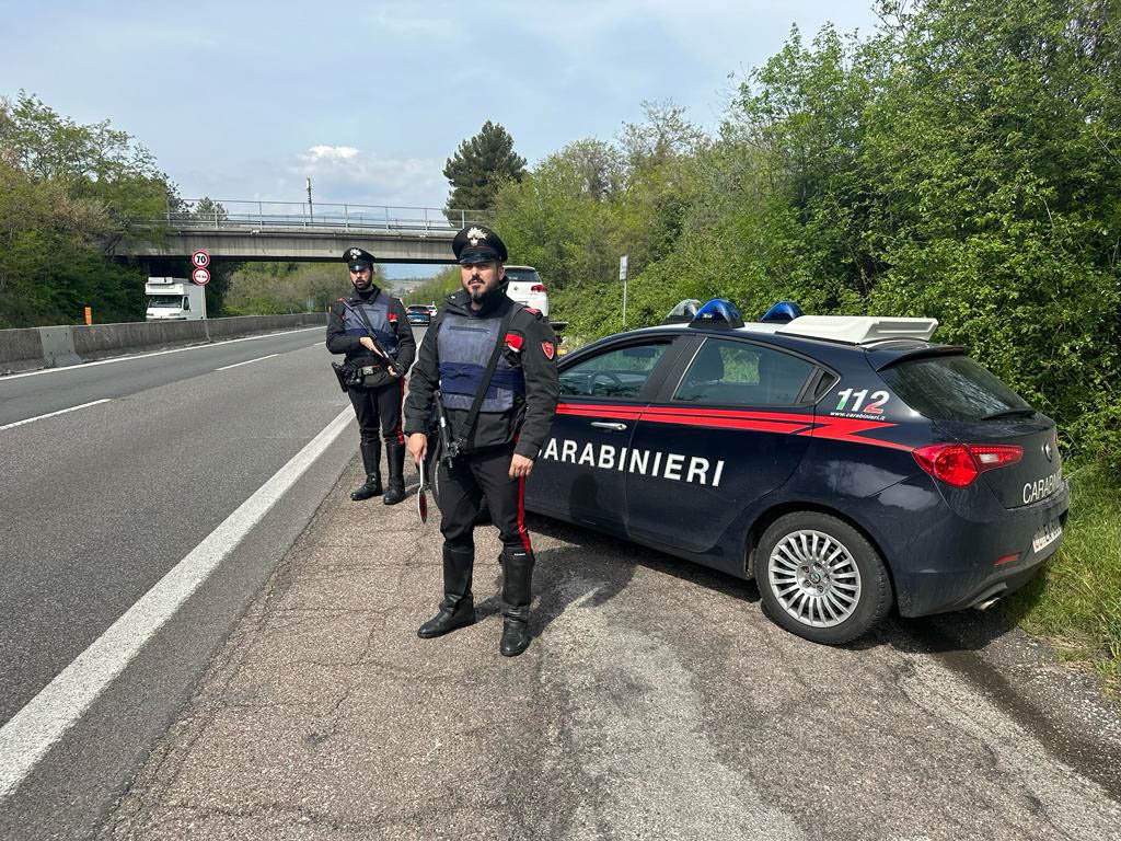 Carabinieri truffa specchietto