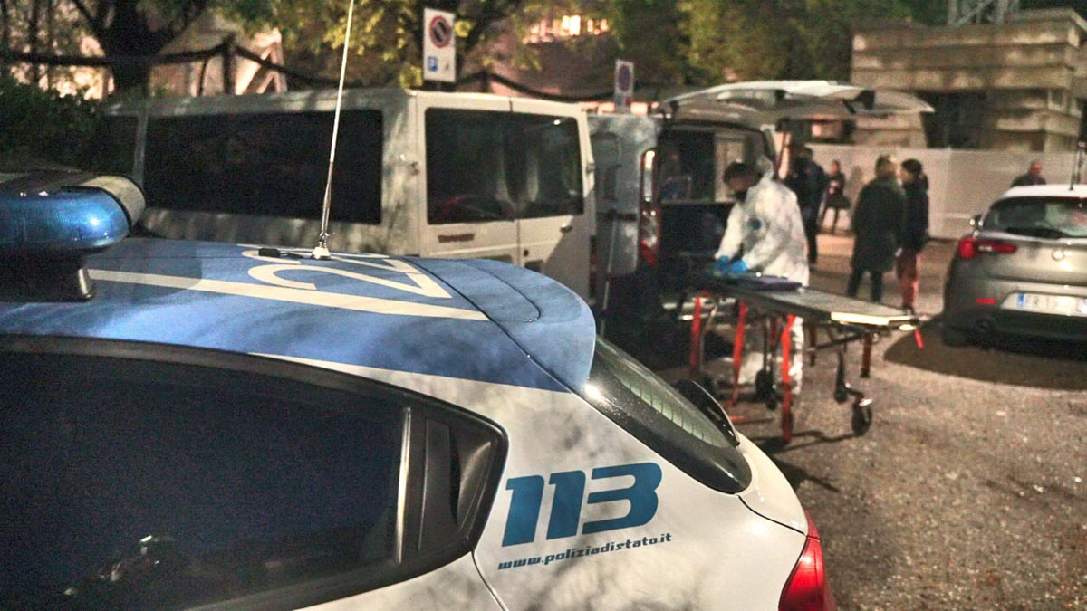 La Polizia Scientifica sul luogo del duplice omicidio la sera del 25 aprile 2023