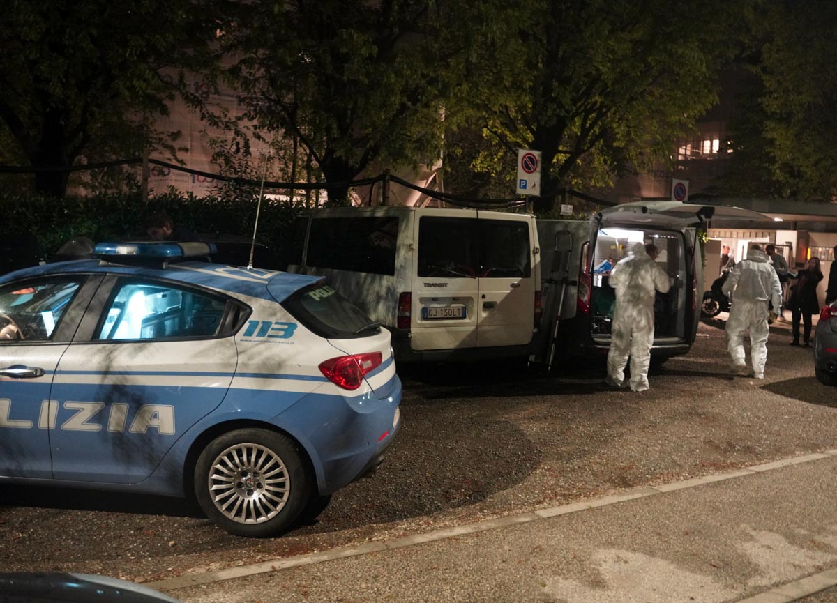 La Polizia Scientifica sul luogo del duplice omicidio la sera del 25 aprile 2023