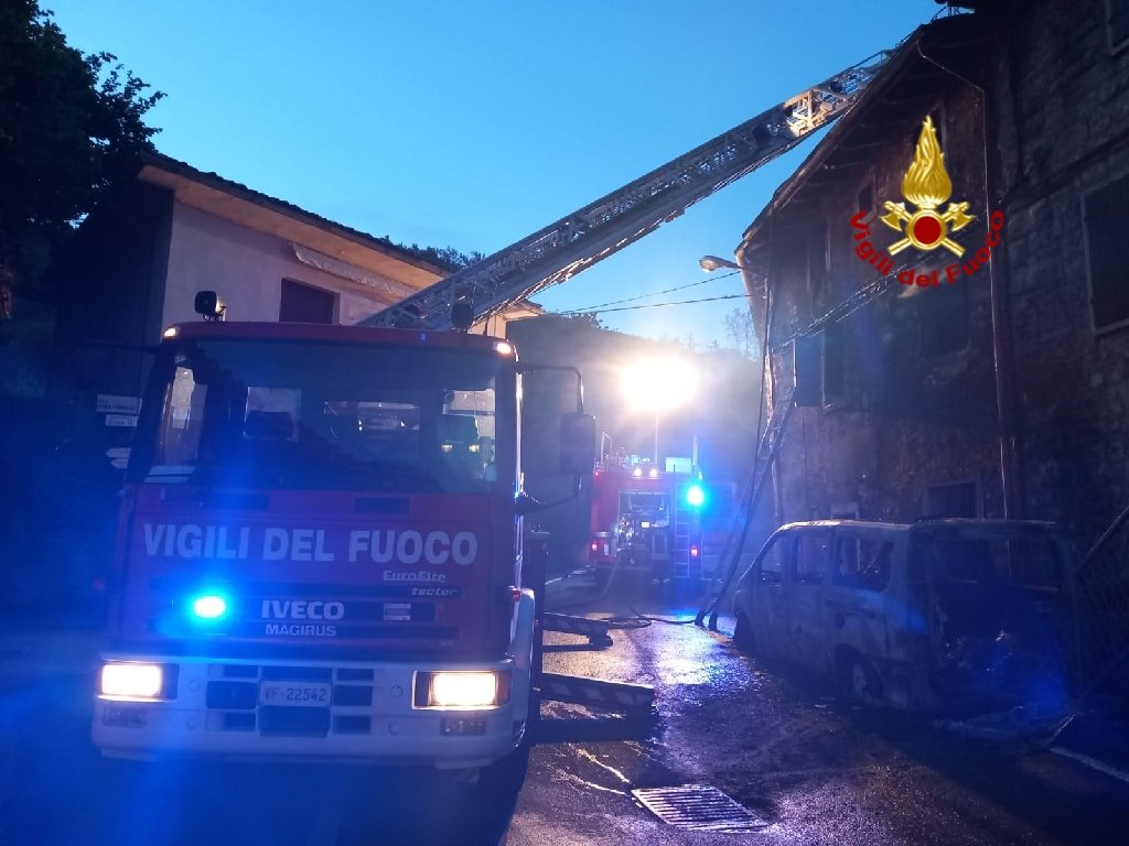 Incendio furgone Caprino Veronese (2)