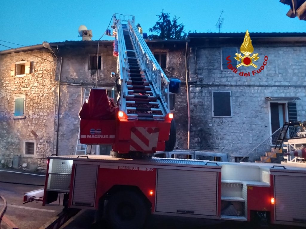 Incendio furgone Caprino Veronese (2)