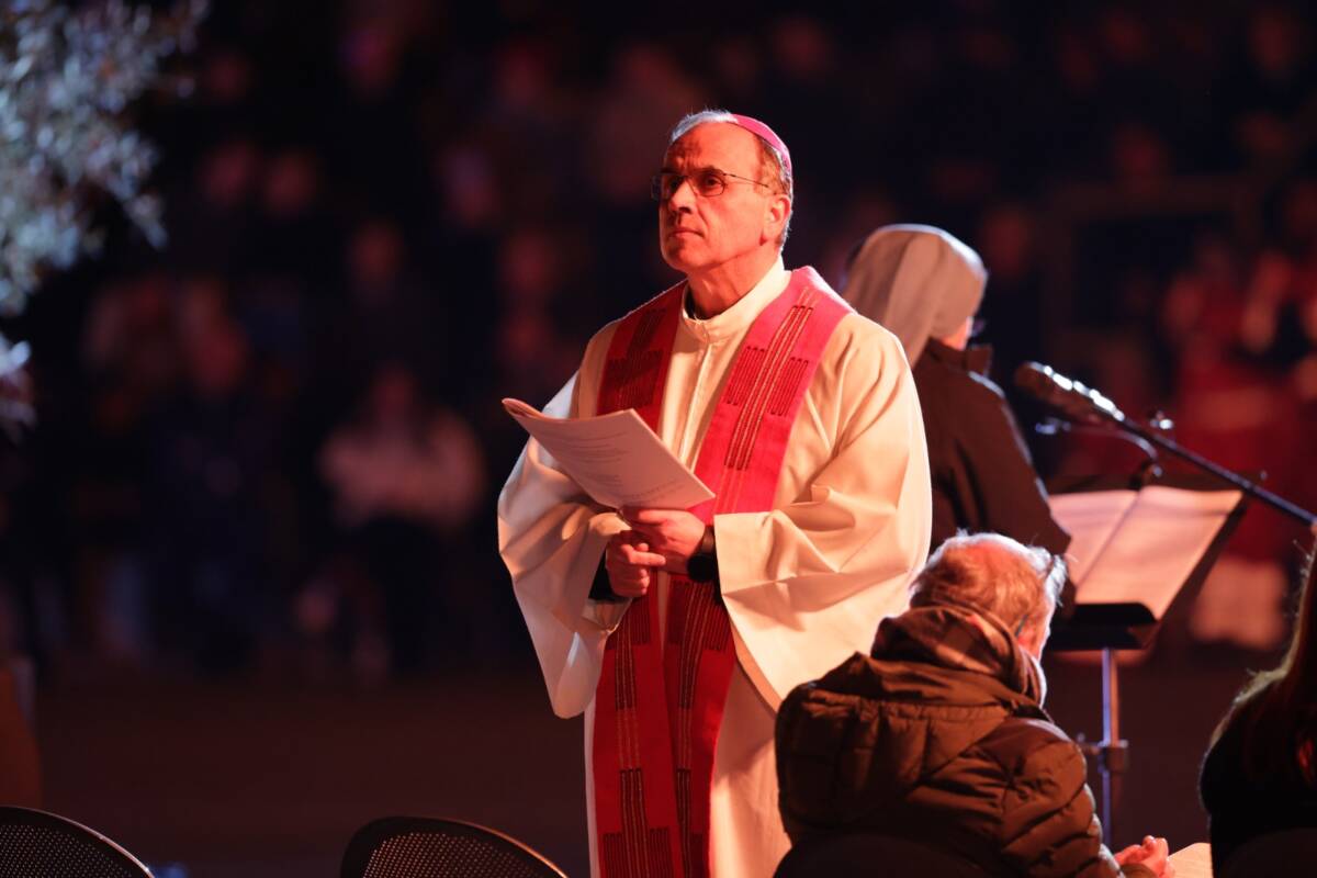 Il vescovo di Verona Domenico Pompili alla Via Crucis in Arena (7 aprile 2023)