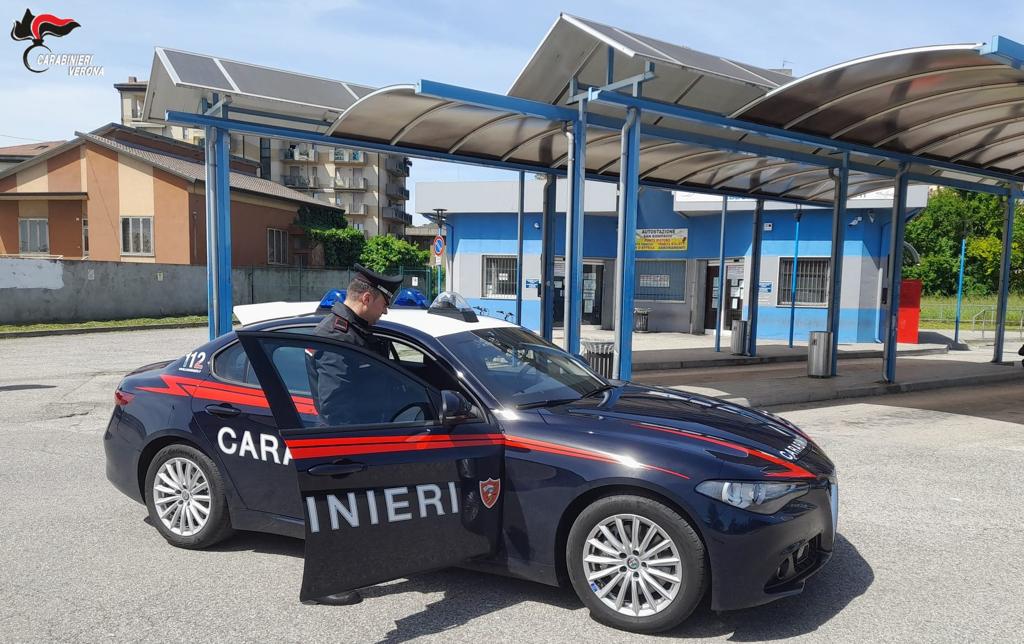 carabinieri accoltellamento