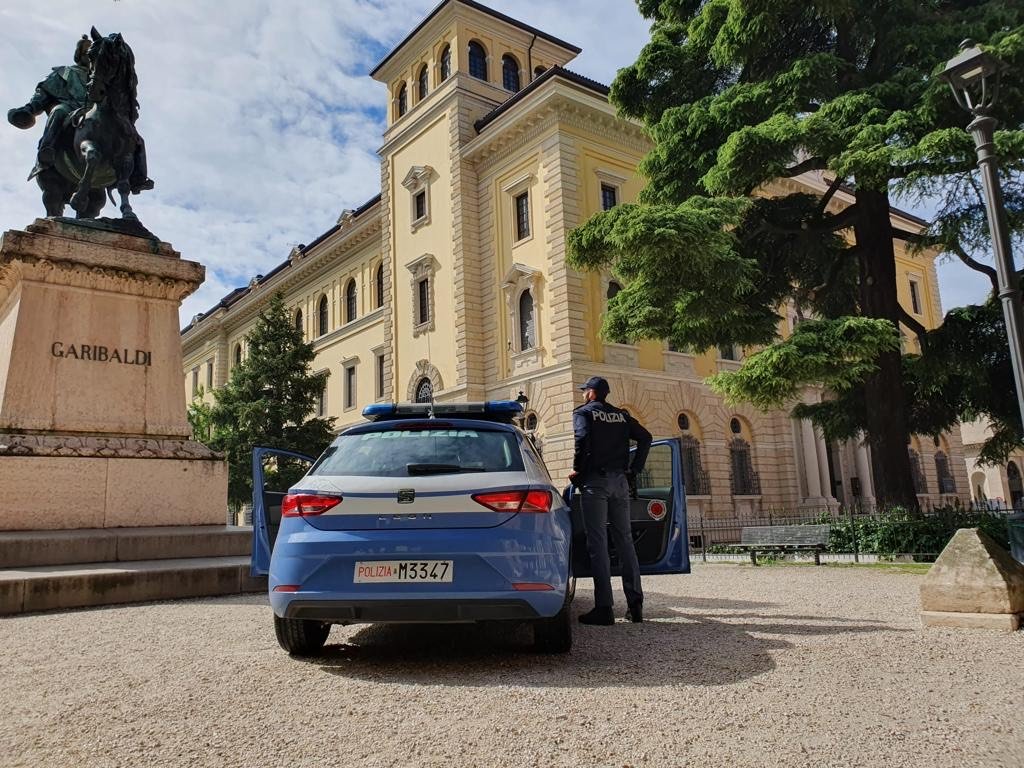 Verona clochard piazza Viviani