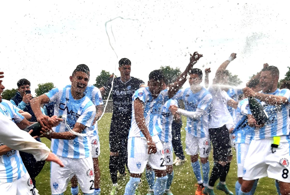 Il Legnago festeggia la Serie C. Foto legnagocalcio.it