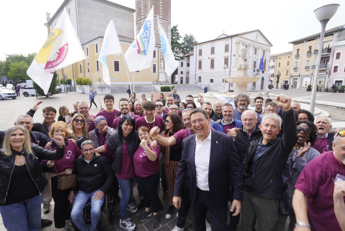 Roberto Brizzi festeggia la rielezione a Bussolengo