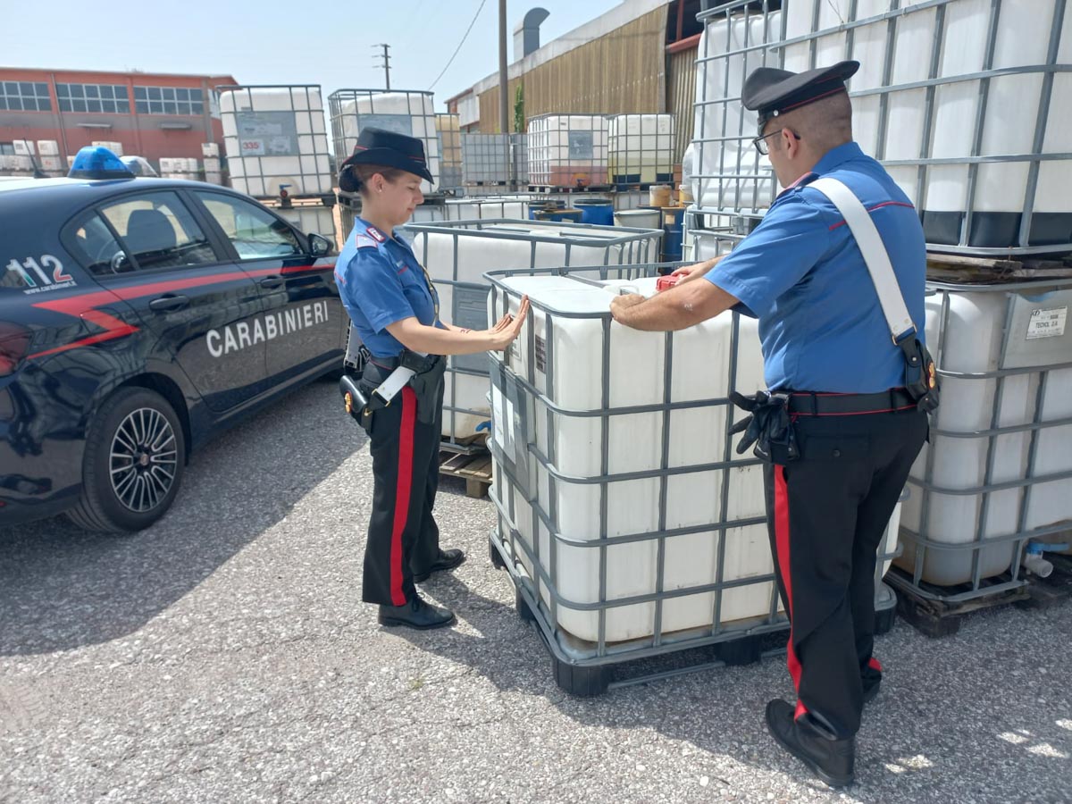 Carabinieri prodotti chimici