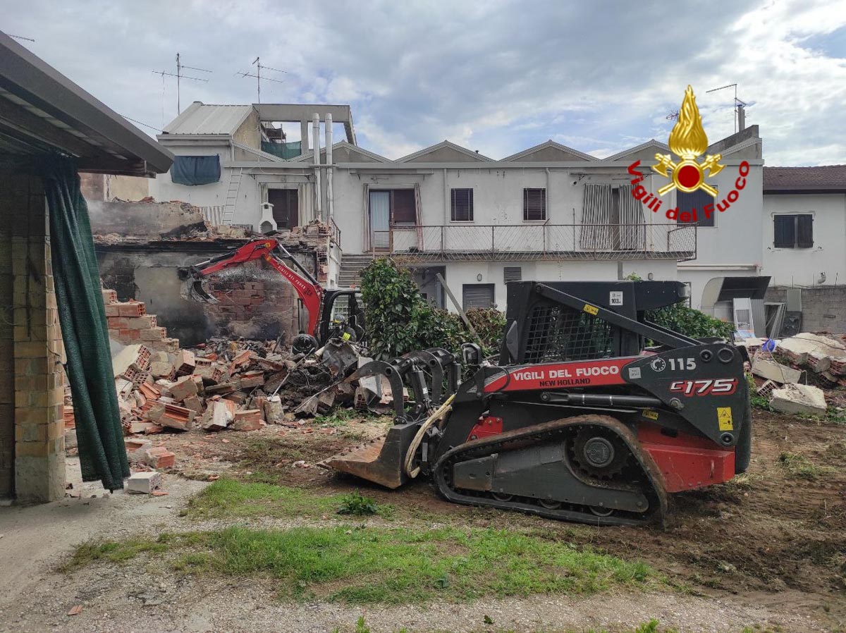 San Giovanni Lupatoto - Incendio e crollo garage