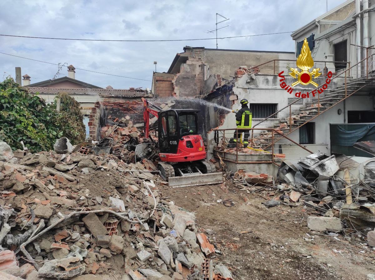 San Giovanni Lupatoto - Incendio e crollo garage