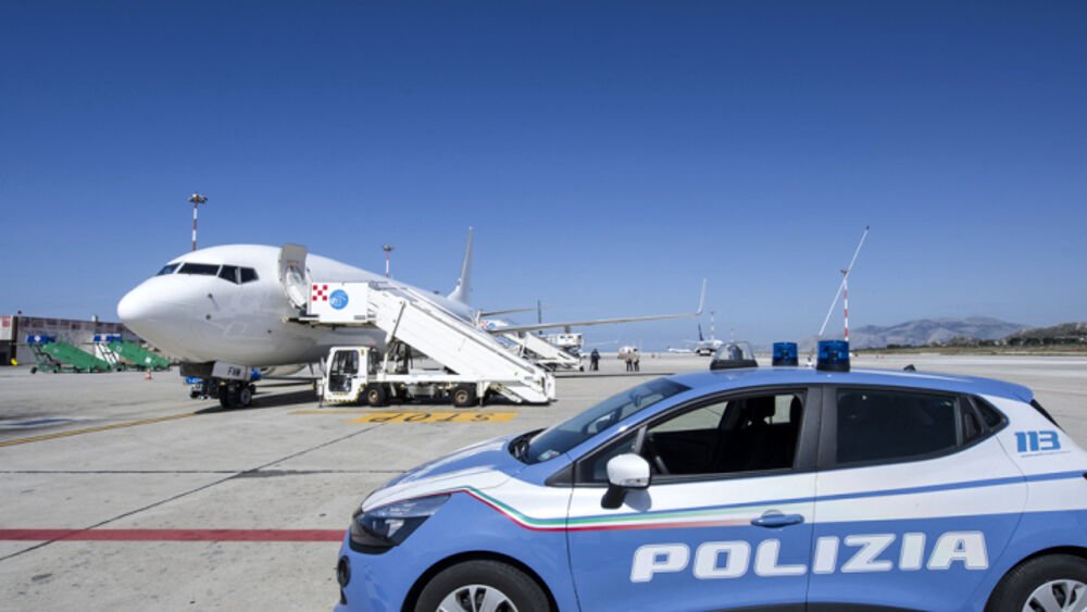 Polizia di frontiera aeroporto Polaria