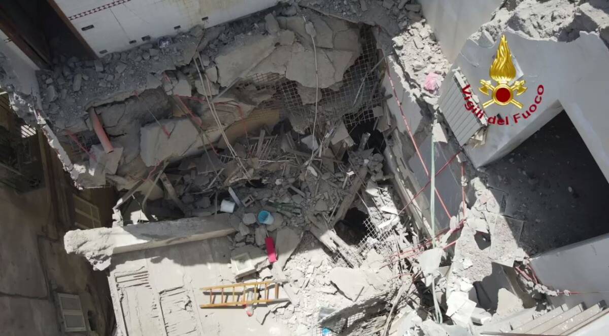 Torre del Greco Napoli crollo palazzina