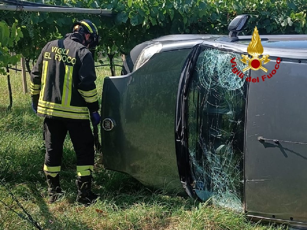 Vigili del Fuoco Cavaion Veronese incidente auto (2)