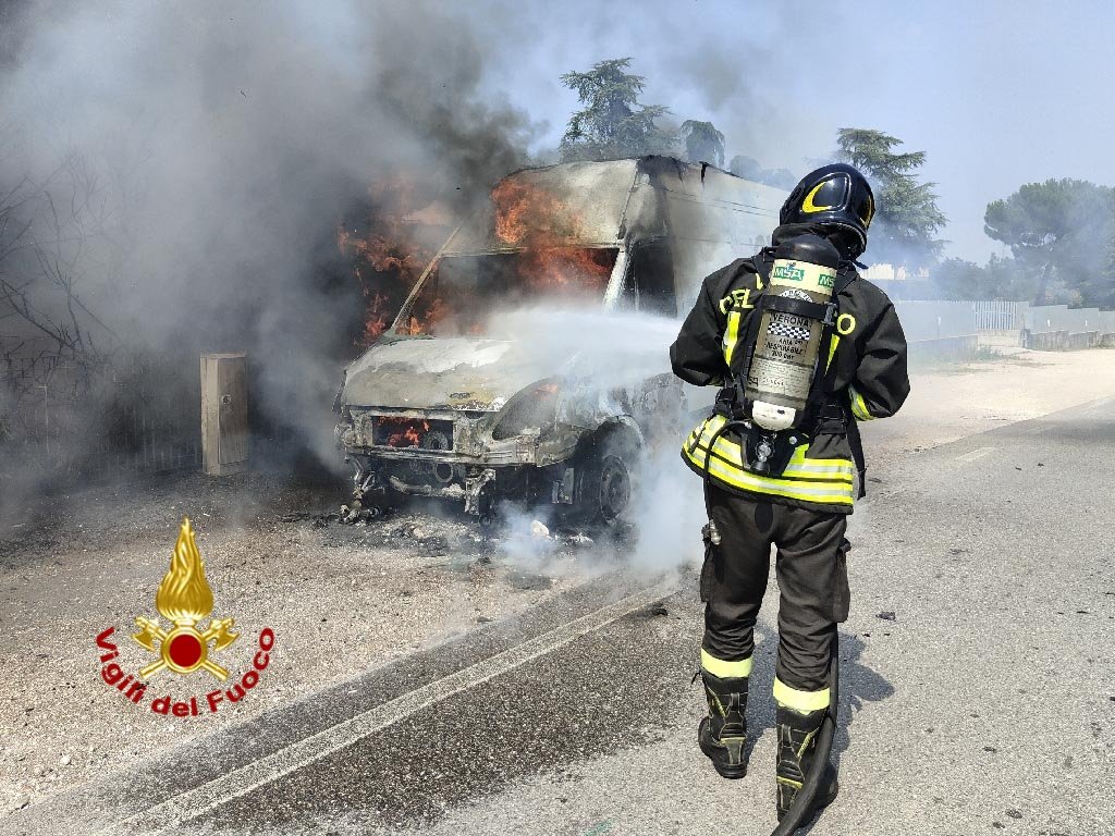 Vigili del Fuoco - incendio furgone Zevio