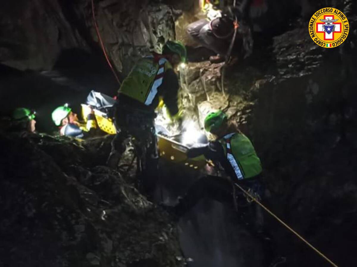 Vajo dell'orsa escursionisti soccorso alpino