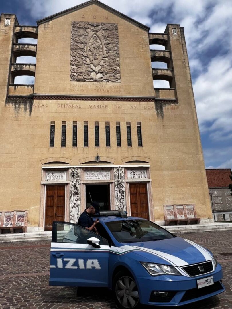 Verona deruba donna e aggredisce poliziotti polizia di stato stazione porta nuova piazzale xxv aprile
