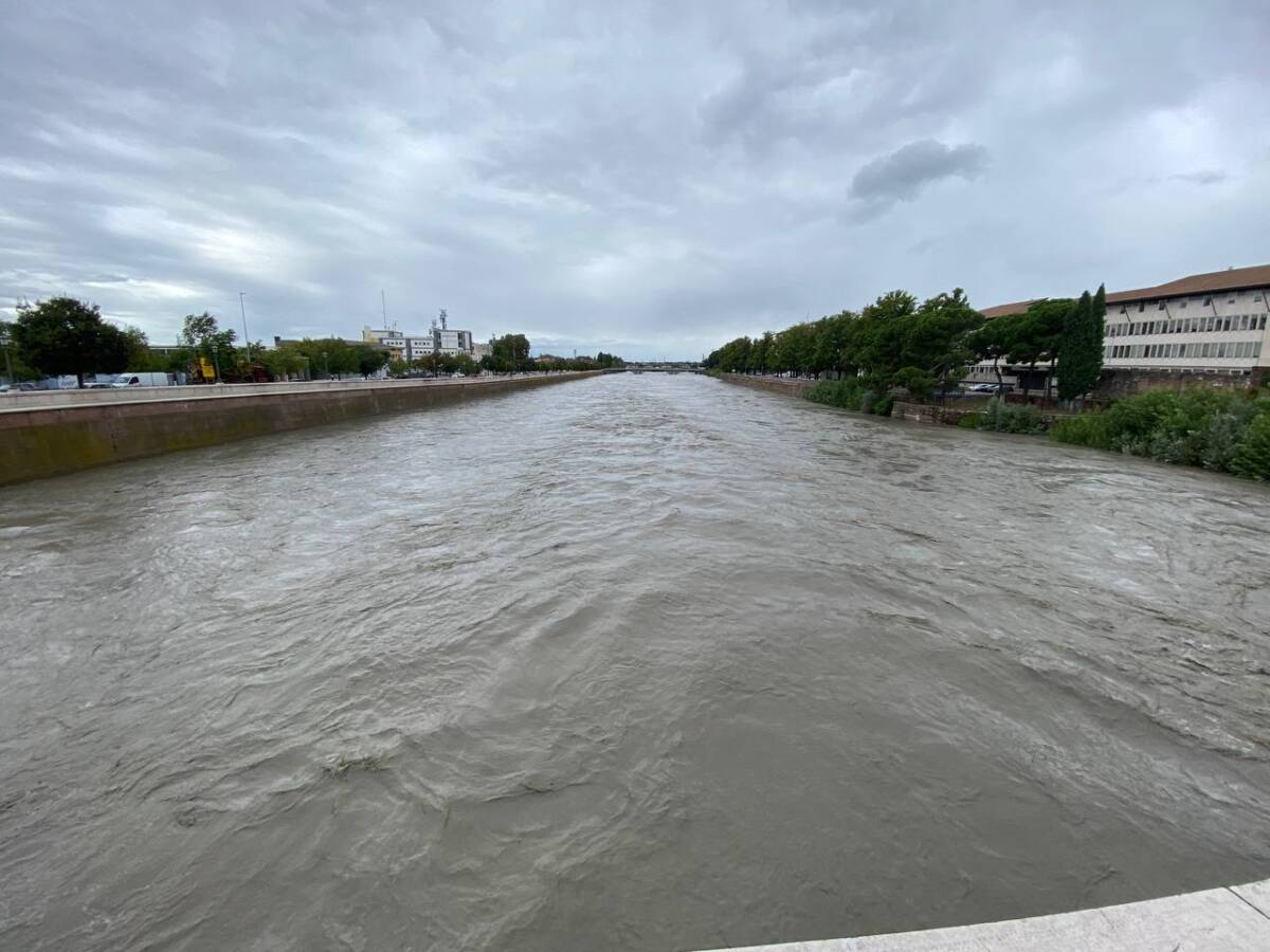 L'Adige a Verona questa mattina (29 agosto 2023)