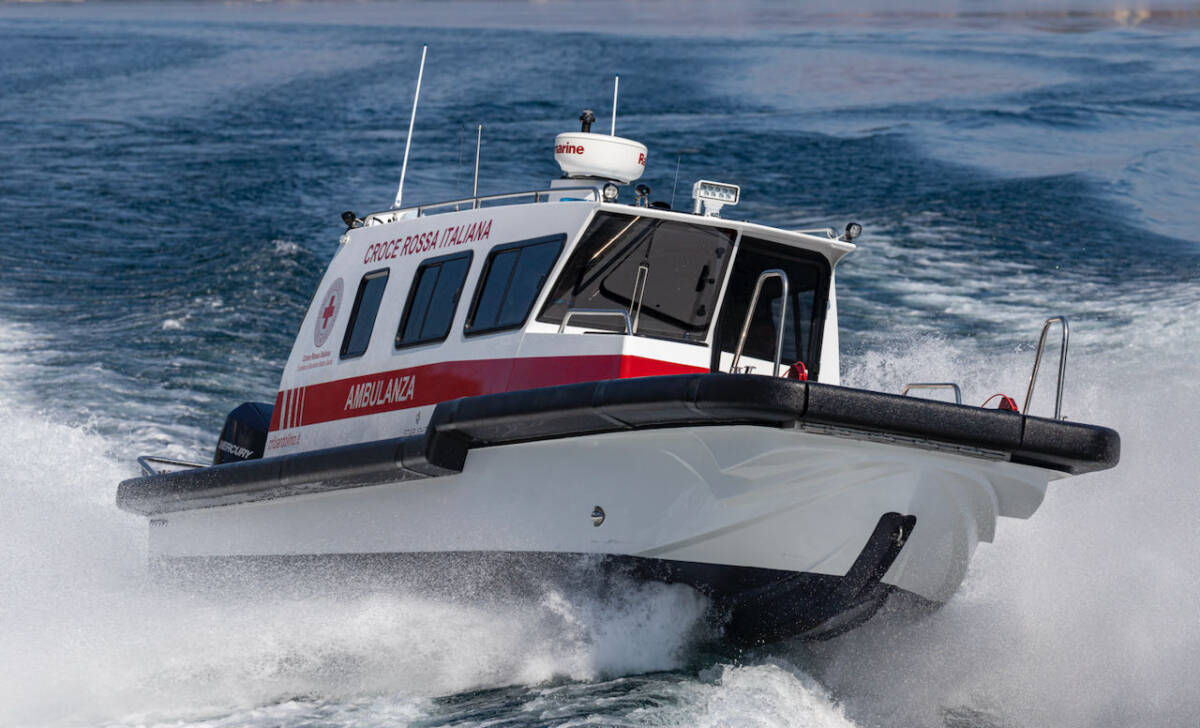 Idroambulanza della Croce Rossa di Bardolino.