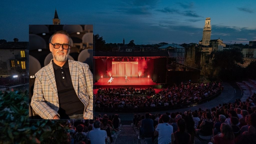 Nel riquadro Carlo Mangolini, direttore artistico del Festival Shakespeariano. Sullo sfondo uno spettacolo al Teatro Romano