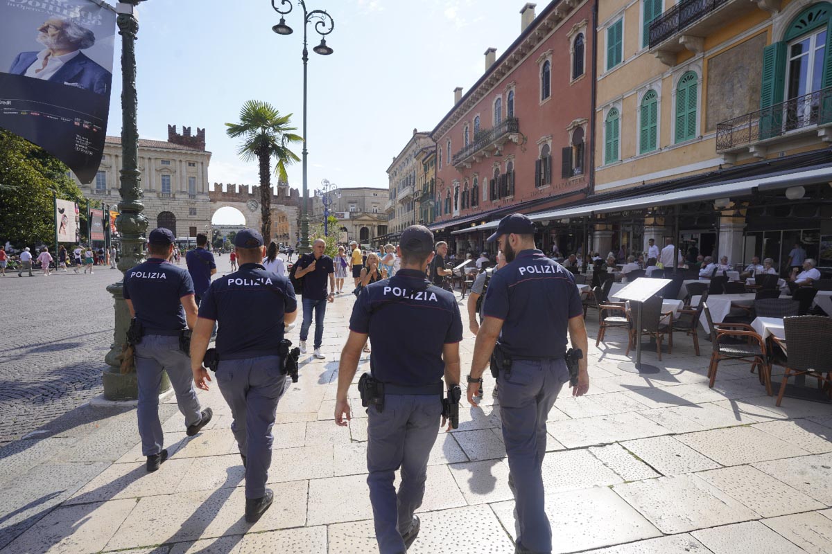 Polizia - Liston - Piazza Bra piano sicurezza verona