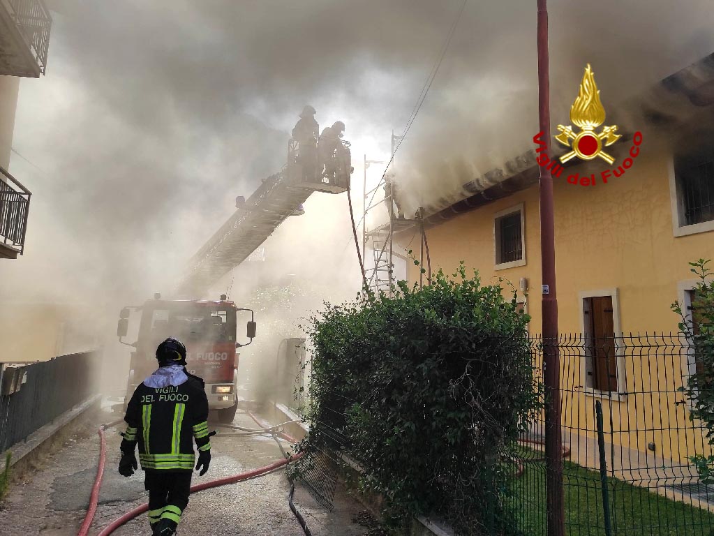 Vigili del fuoco - incendio Negrar San Peretto