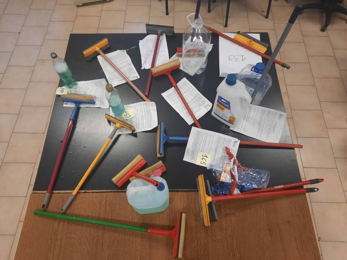 materiale sequestrato ai lavavetri 24 agosto 2023a
