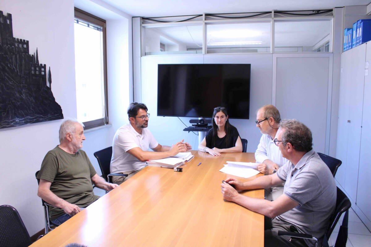 Nella foto da sinistra Giuseppe Lombardi, Sindaco di Malcesine, Andrea Romani, Responsabile Unico del Progetto, Sara Pallua, Assessore al Turismo di Malcesine, Nicola Dell’Acqua, Direttore Veneto Agricoltura e Federico Vianello, tecnico-forestale