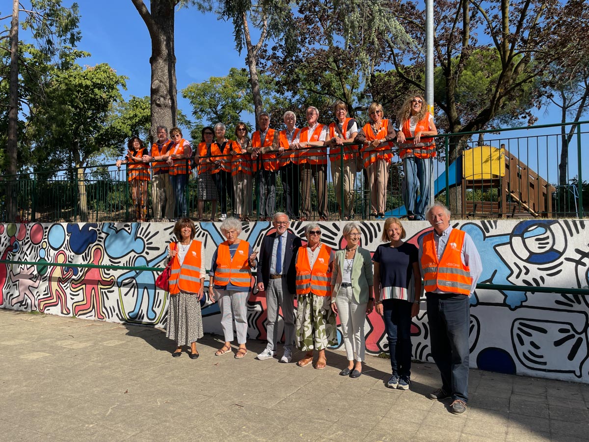 Gli Angeli del Bello presentano il restauro del murale nel campo da basket del bastione Santa Toscana, zona Porta Vescovo