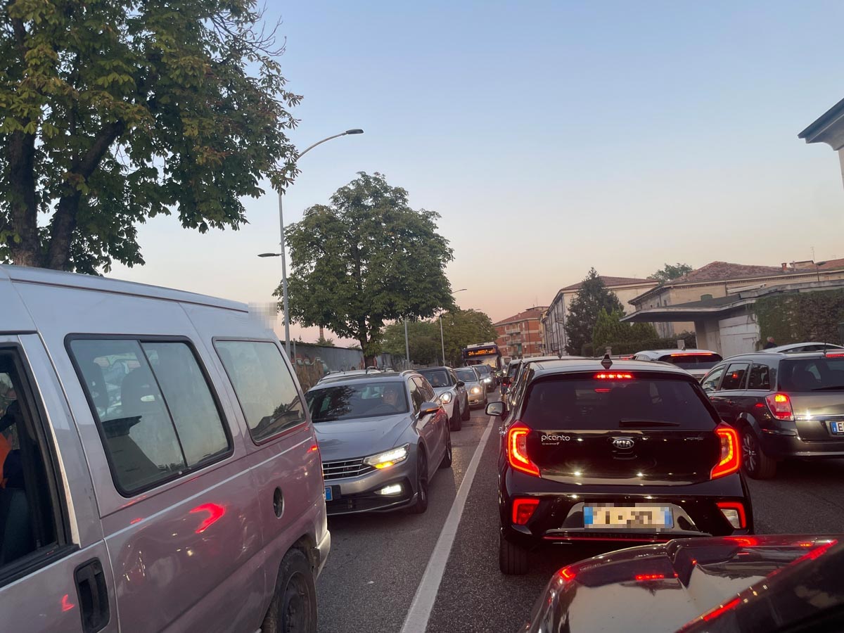 caos traffico verona sud