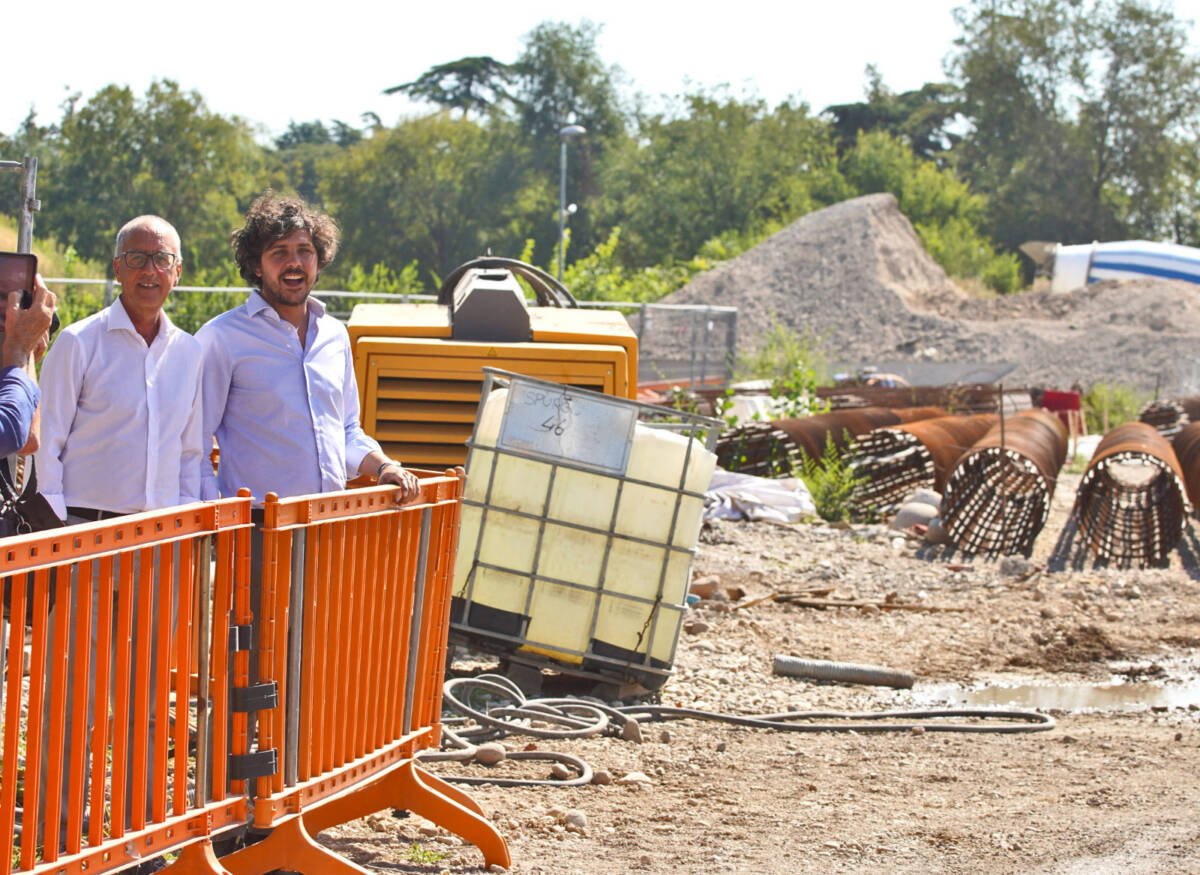 Giuseppe Mazza e Tommaso Ferrari in sopralluogo ai cantieri filobus in via Città di Nimes