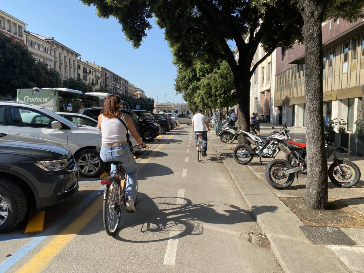 Ciclabile lungo corso Porta Nuova - Verona