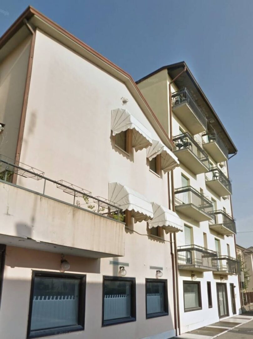 L'ex Hotel Scorpione sgomberato a Valeggio