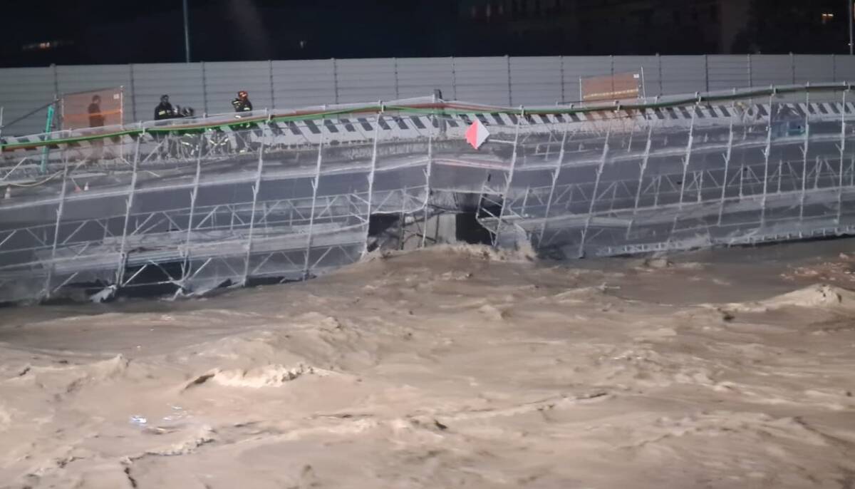 Piena Adige 31.10.2023 - danni ponteggi ponte nuovo