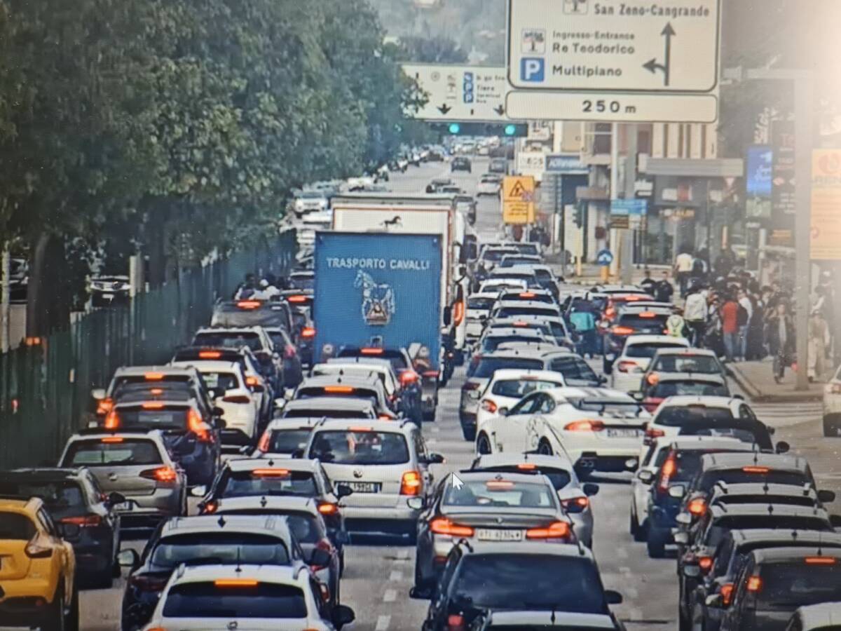 manifestazione ambientalisti Ultima Generazione viale delle nazioni