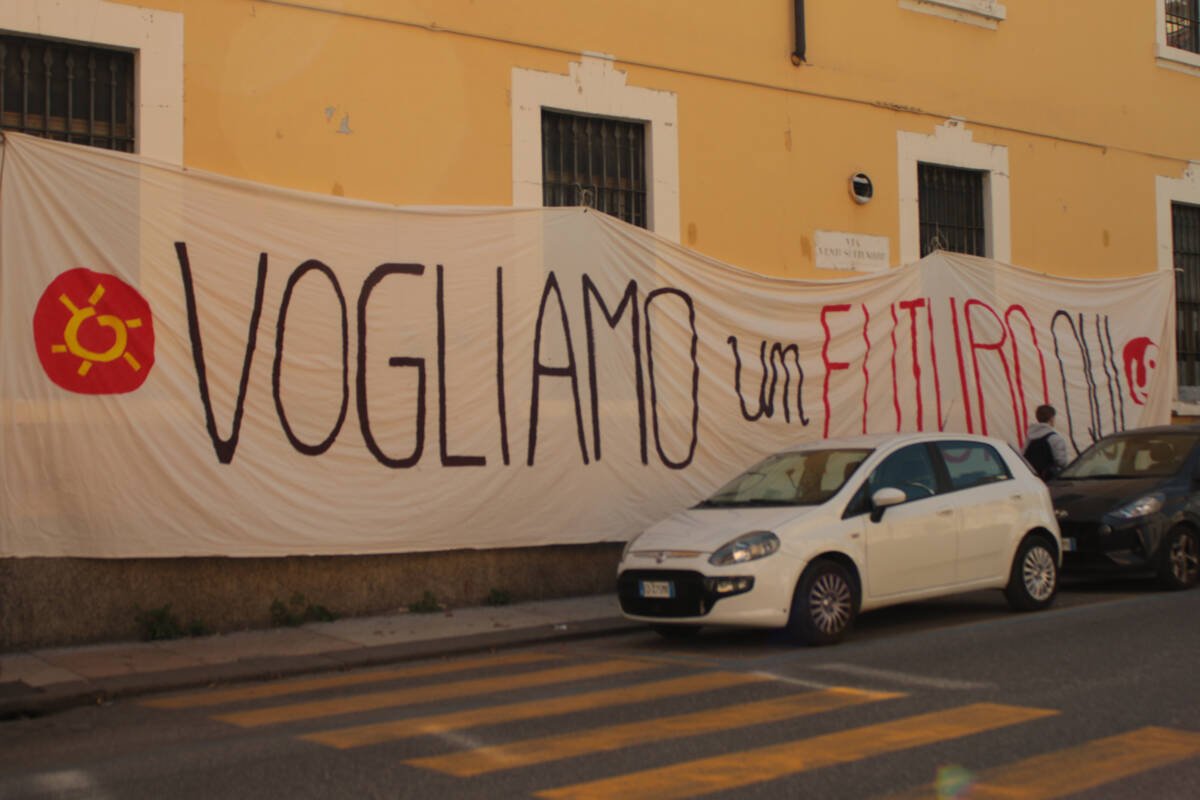 protesta manifestazione udu verona caserma trainotti